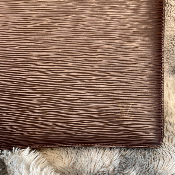 Louis Vuitton Plat Epi Moka ✨Mint condition.✨ - Picture 3 of 9